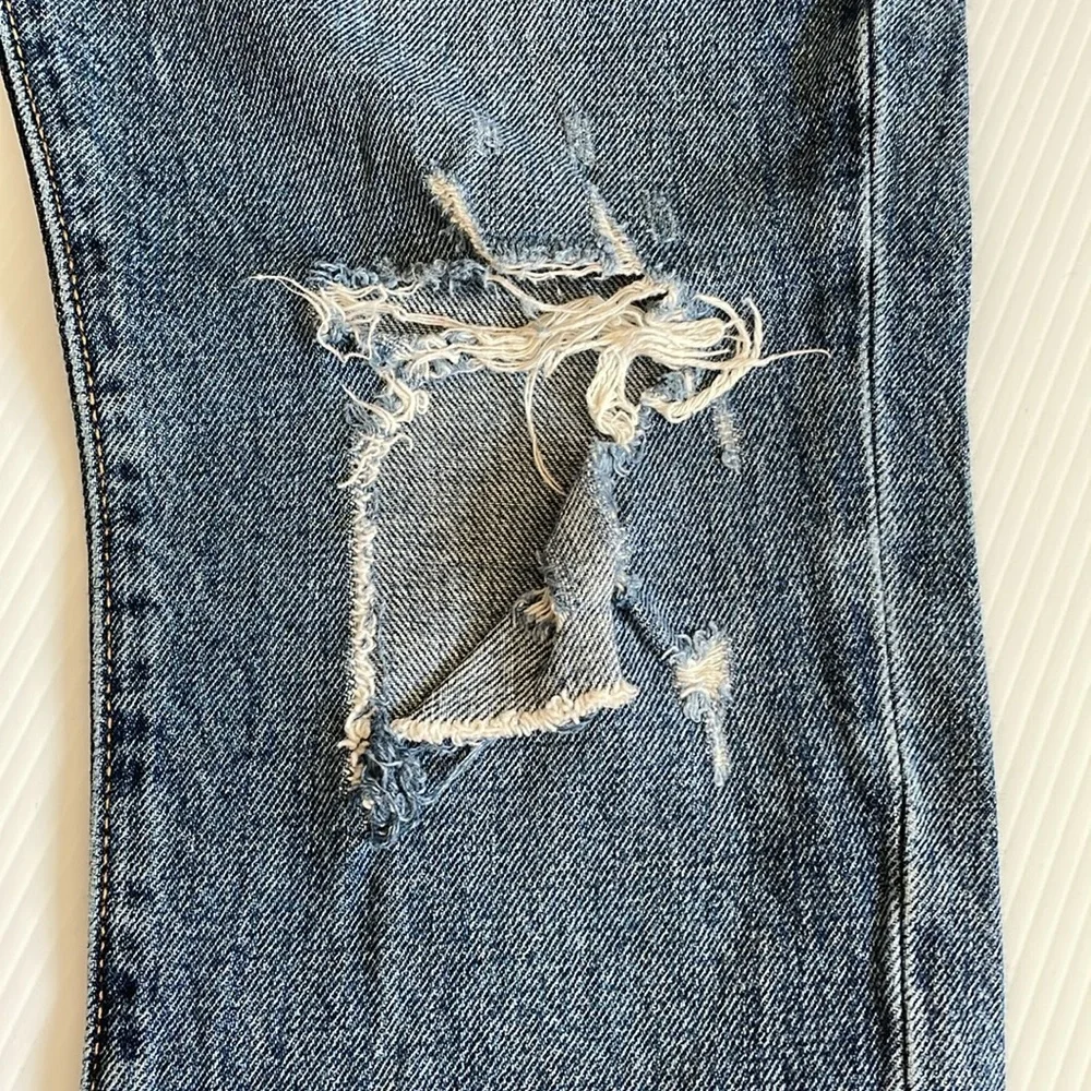 Old Navy super distressed high rise, straight leg, button fly jeans. Girls 14